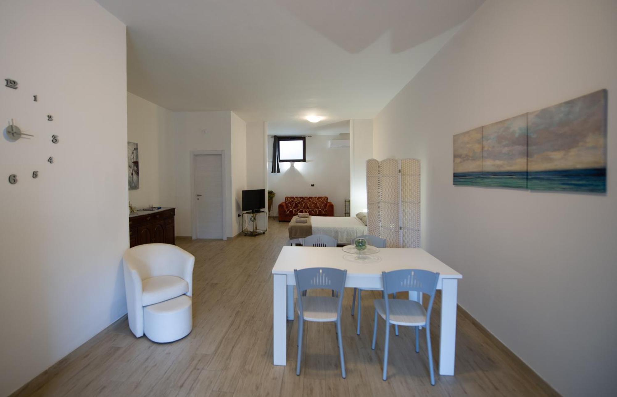Intero Alloggio, Binario 18 Brindisi