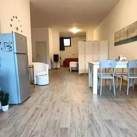 Intero Alloggio, Binario 18 Brindisi Exterior foto